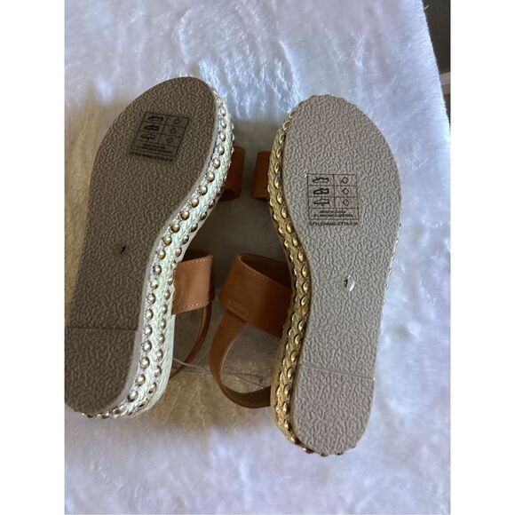 Adrienne Vittadini shoes - Picture 6 of 8